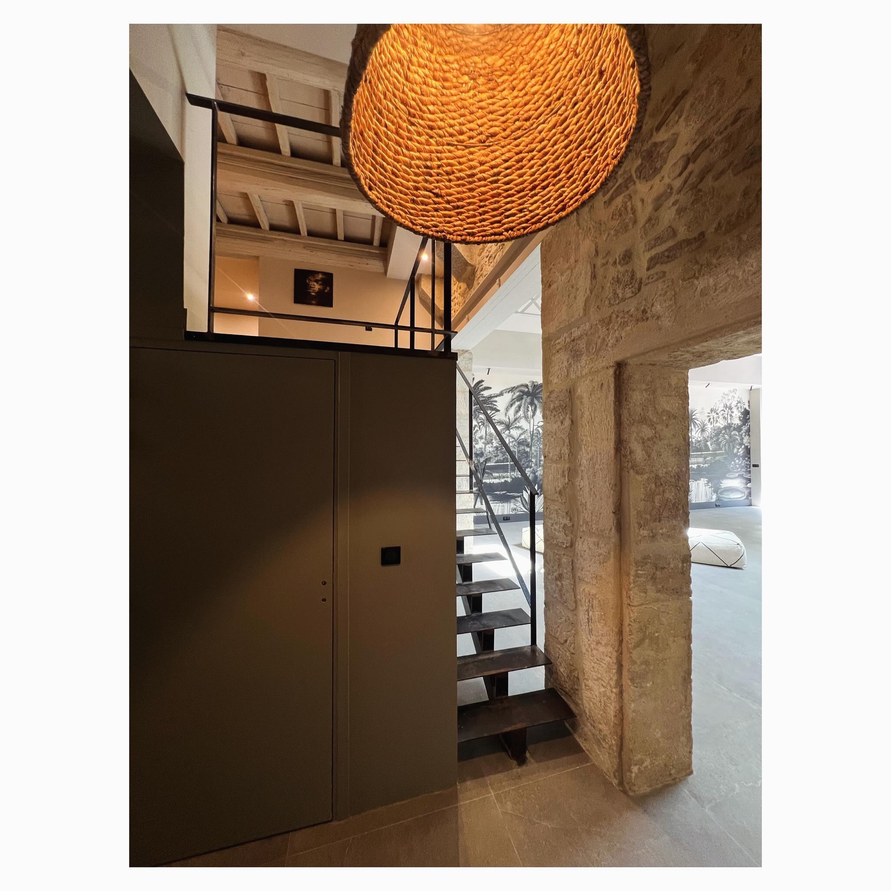 Intérieur d'exception signé Léa Charée — loft en pierre et acier à Montpellier